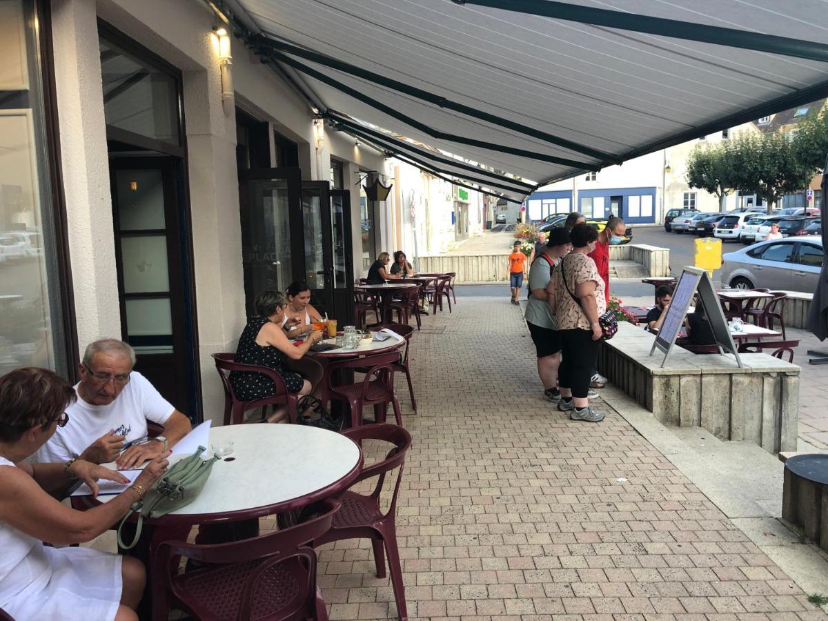 Hotel Restaurant La Place Saint-Amand-Mont-Rond Εξωτερικό φωτογραφία